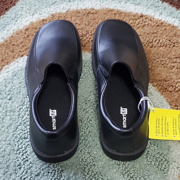 Smart Fit Daniel Shoe, boys size 1, black, brand new in box - Picture 5 of 7